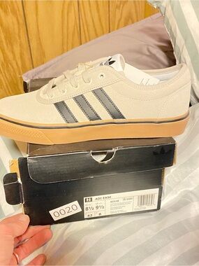 adidas Men’s Low-Top Sneakers in Beige with Black Stripes and Gum Sole